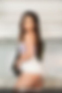 hornyhostel.com_08.11.22.ariana.van.x.-.stranger.in.my.bed.XXX.iMAGESET-IMNoob/003_003.jpg