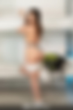hornyhostel.com_08.11.22.ariana.van.x.-.stranger.in.my.bed.XXX.iMAGESET-IMNoob/026_026.jpg